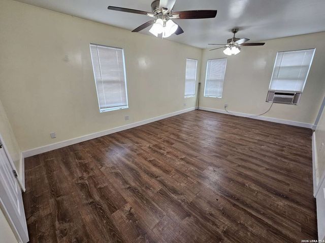 255 County Road 668, Devine, TX 78016