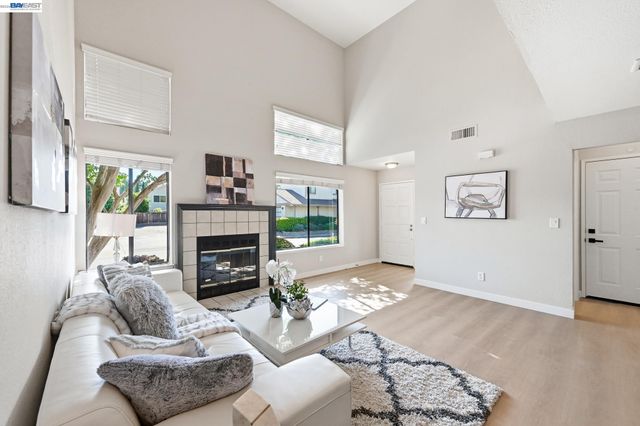 678 Saddleback Ter, Fremont, CA 94536