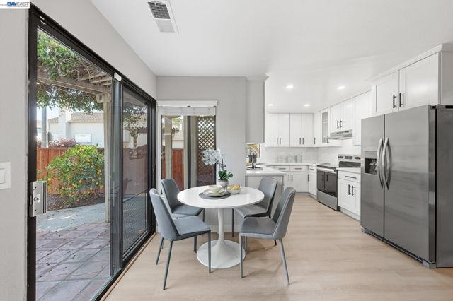 678 Saddleback Ter, Fremont, CA 94536