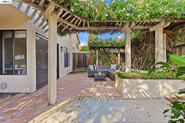 678 Saddleback Ter, Fremont, CA 94536