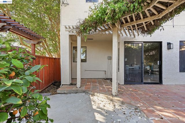 678 Saddleback Ter, Fremont, CA 94536