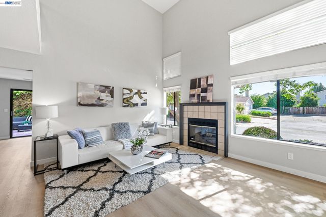 678 Saddleback Ter, Fremont, CA 94536