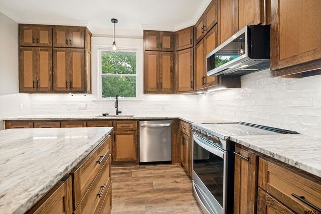 11302 County Road 4102, Lindale, TX 75771