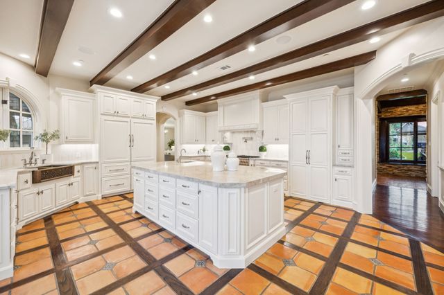 1900 Shady Oaks Drive, Southlake, TX 76092