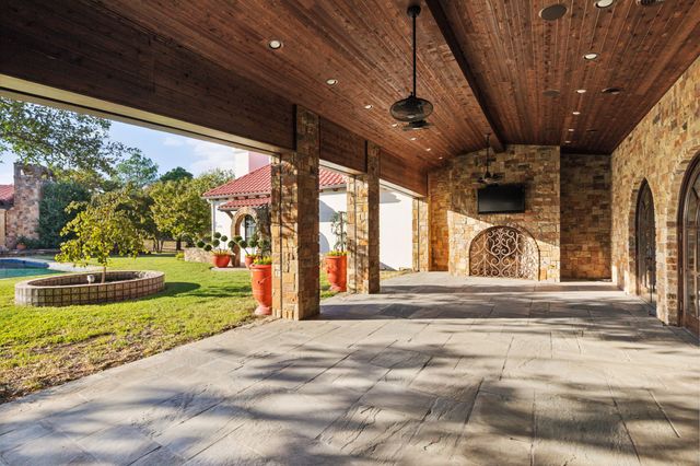 1900 Shady Oaks Drive, Southlake, TX 76092