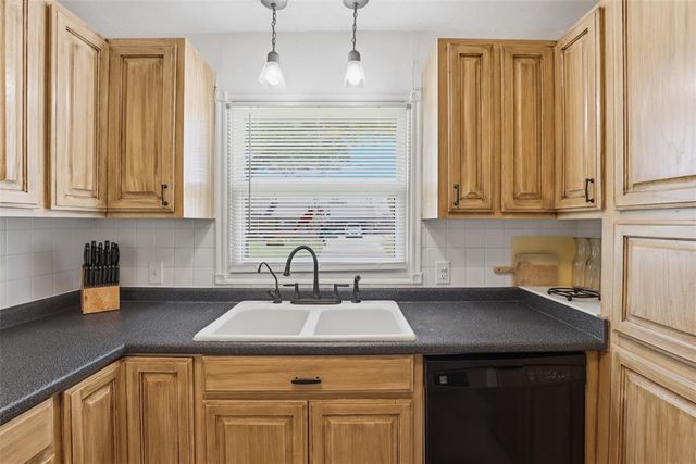 1810 Ponca Avenue, Enid, OK 73703