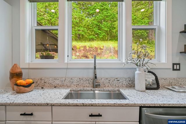 7060 NW Oak Creek Dr, Corvallis, OR 97330