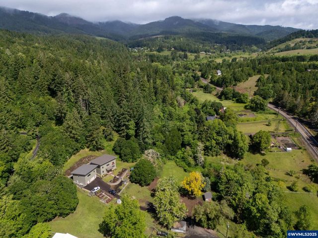 7060 NW Oak Creek Dr, Corvallis, OR 97330