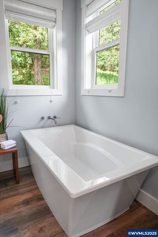 7060 NW Oak Creek Dr, Corvallis, OR 97330