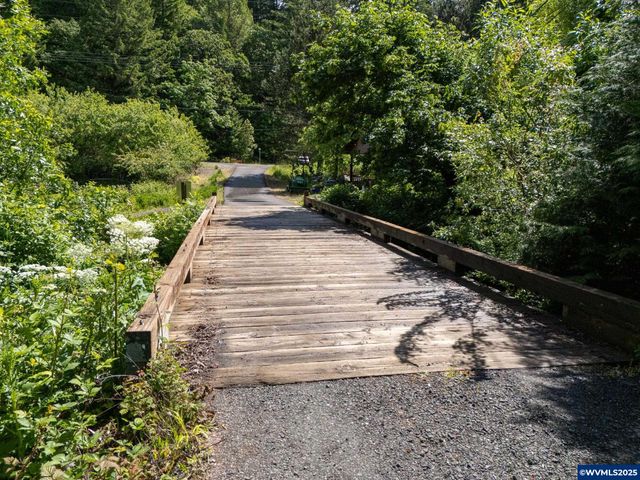 7060 NW Oak Creek Dr, Corvallis, OR 97330