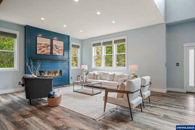 7060 NW Oak Creek Dr, Corvallis, OR 97330