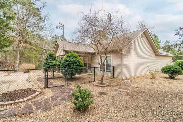 3 Riqueza Lane, Hot Springs Village, AR 71909