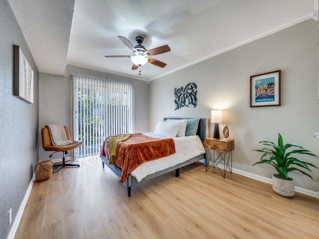 5212 Fleetwood Oaks Avenue 202, Dallas, TX 75235