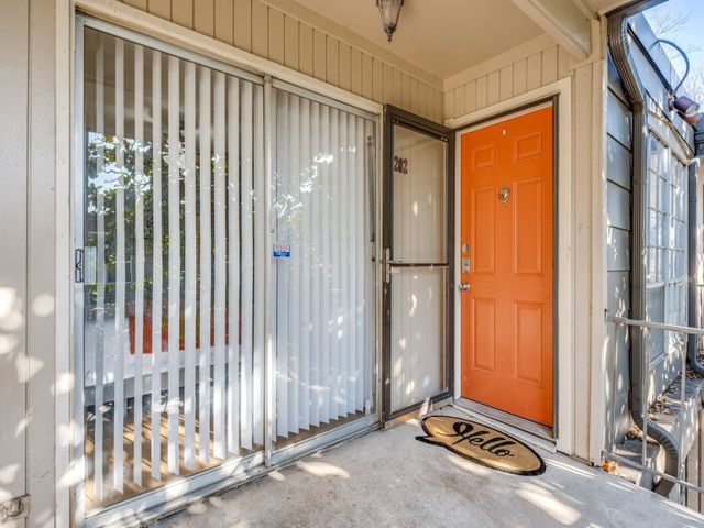 5212 Fleetwood Oaks Avenue 202, Dallas, TX 75235