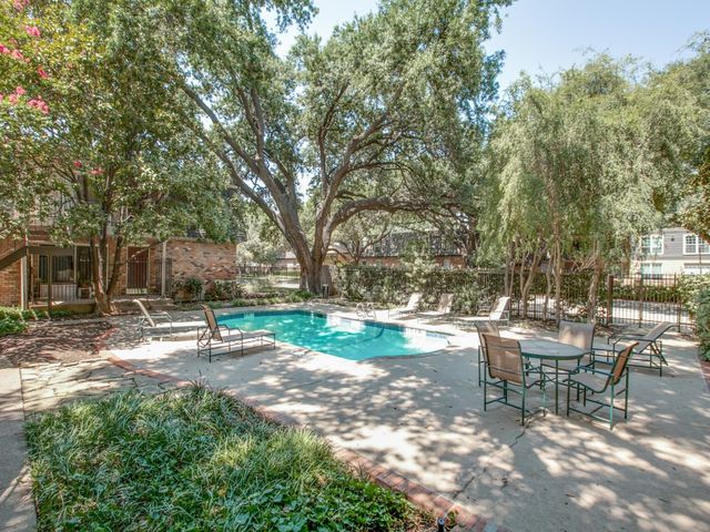 5212 Fleetwood Oaks Avenue 202, Dallas, TX 75235