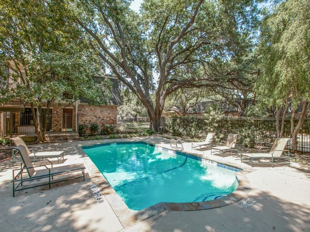 5212 Fleetwood Oaks Avenue 202, Dallas, TX 75235