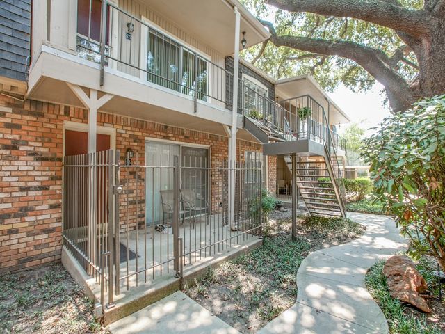 5212 Fleetwood Oaks Avenue 202, Dallas, TX 75235