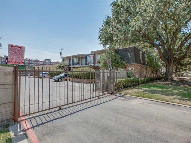 5212 Fleetwood Oaks Avenue 202, Dallas, TX 75235