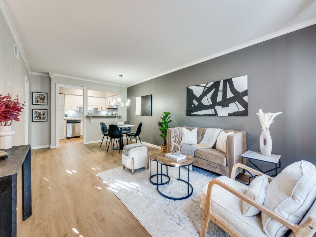 5212 Fleetwood Oaks Avenue 202, Dallas, TX 75235