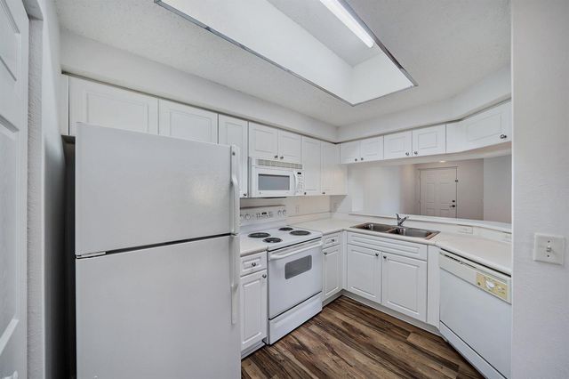 2725 Anzio Court 107, Palm Beach Gardens, FL 33410