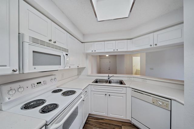 2725 Anzio Court 107, Palm Beach Gardens, FL 33410