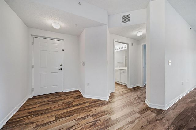 2725 Anzio Court 107, Palm Beach Gardens, FL 33410