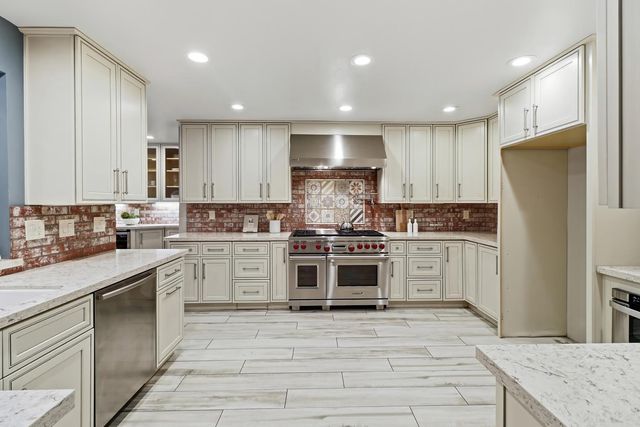9411 Leal Ct, Elk Grove, CA 95758