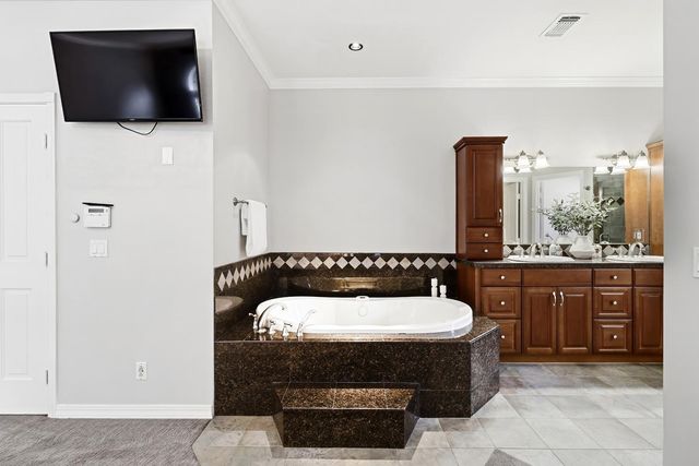 9411 Leal Ct, Elk Grove, CA 95758