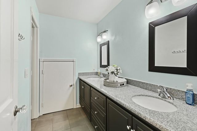 9411 Leal Ct, Elk Grove, CA 95758