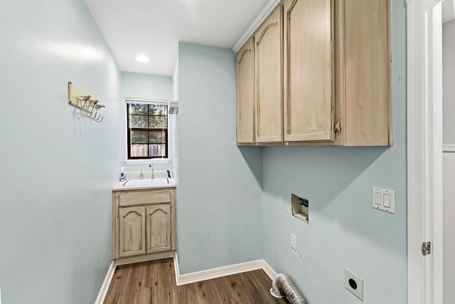 9411 Leal Ct, Elk Grove, CA 95758
