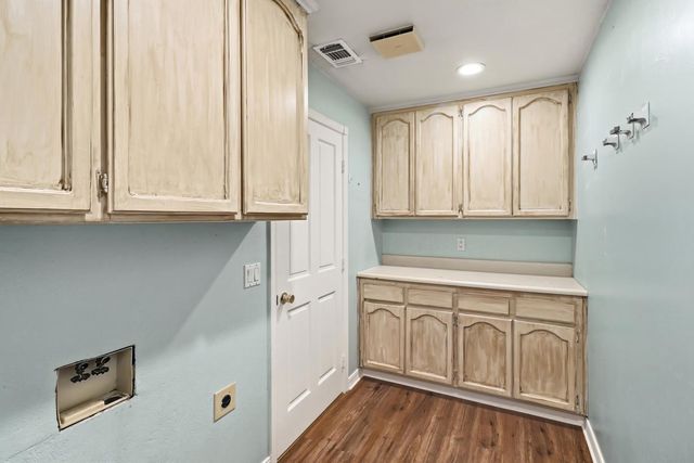 9411 Leal Ct, Elk Grove, CA 95758