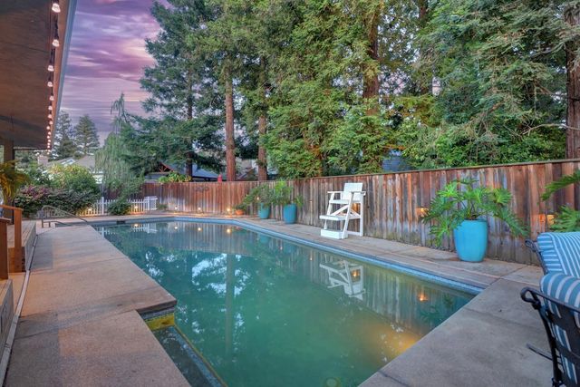 9411 Leal Ct, Elk Grove, CA 95758