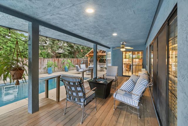 9411 Leal Ct, Elk Grove, CA 95758
