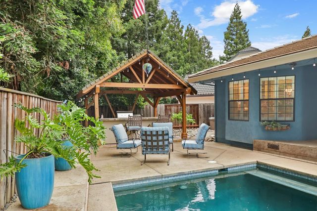 9411 Leal Ct, Elk Grove, CA 95758