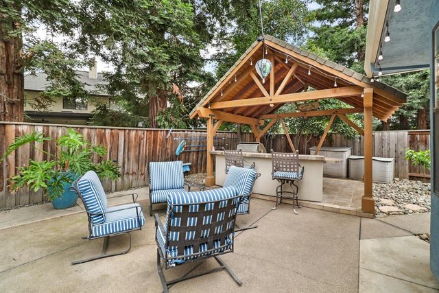 9411 Leal Ct, Elk Grove, CA 95758