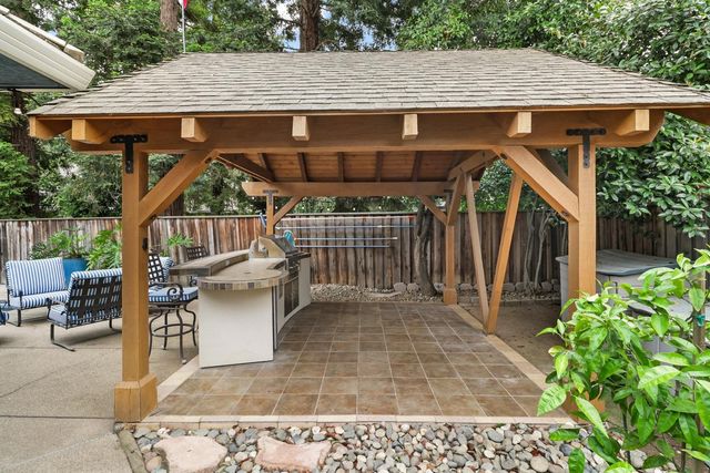 9411 Leal Ct, Elk Grove, CA 95758