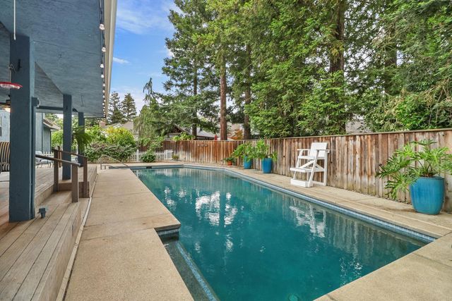 9411 Leal Ct, Elk Grove, CA 95758