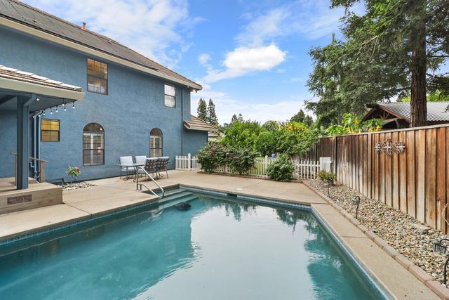 9411 Leal Ct, Elk Grove, CA 95758