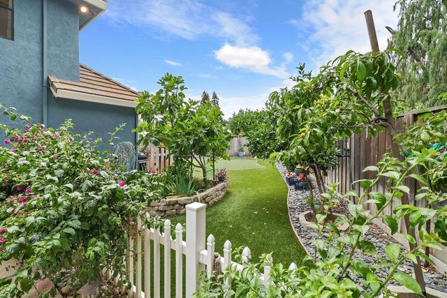 9411 Leal Ct, Elk Grove, CA 95758