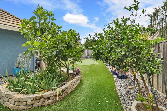 9411 Leal Ct, Elk Grove, CA 95758