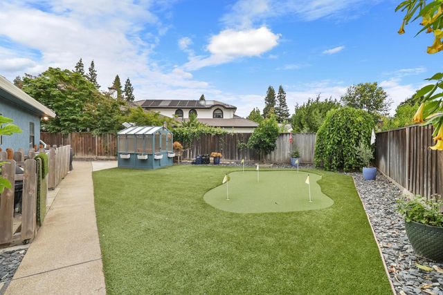 9411 Leal Ct, Elk Grove, CA 95758