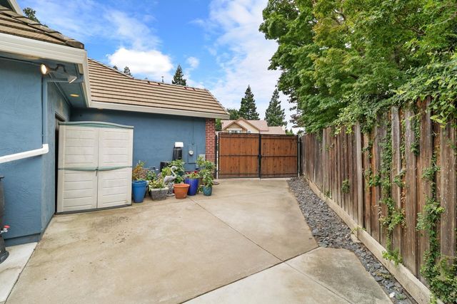 9411 Leal Ct, Elk Grove, CA 95758