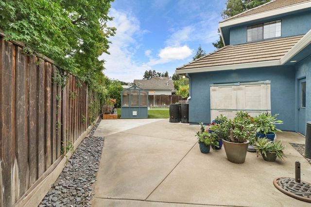 9411 Leal Ct, Elk Grove, CA 95758