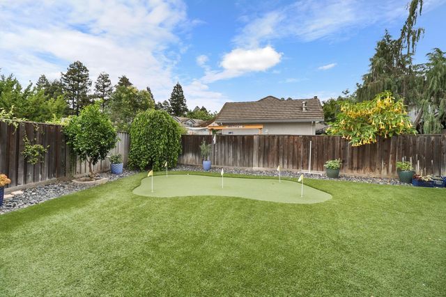 9411 Leal Ct, Elk Grove, CA 95758