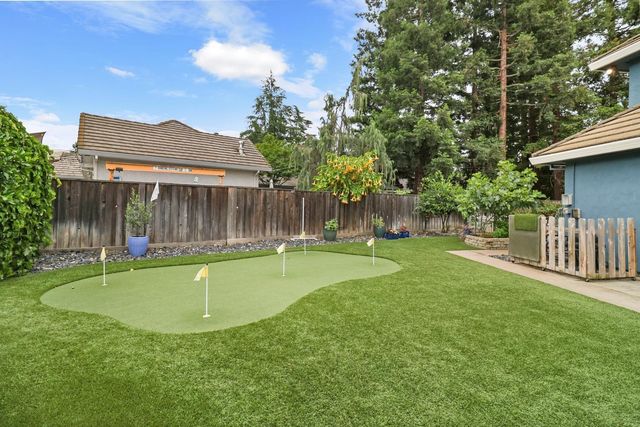 9411 Leal Ct, Elk Grove, CA 95758