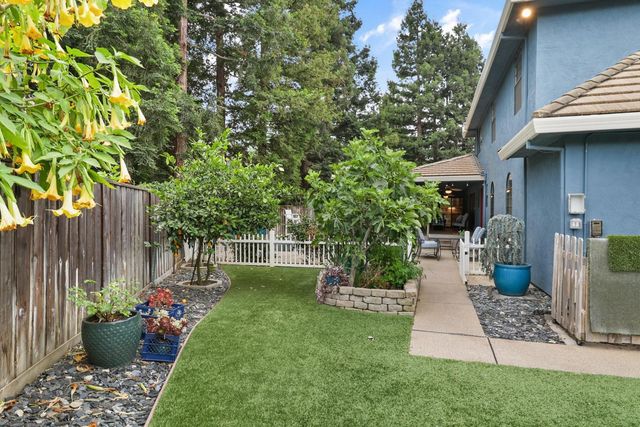 9411 Leal Ct, Elk Grove, CA 95758
