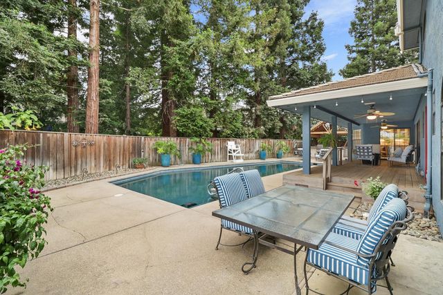 9411 Leal Ct, Elk Grove, CA 95758