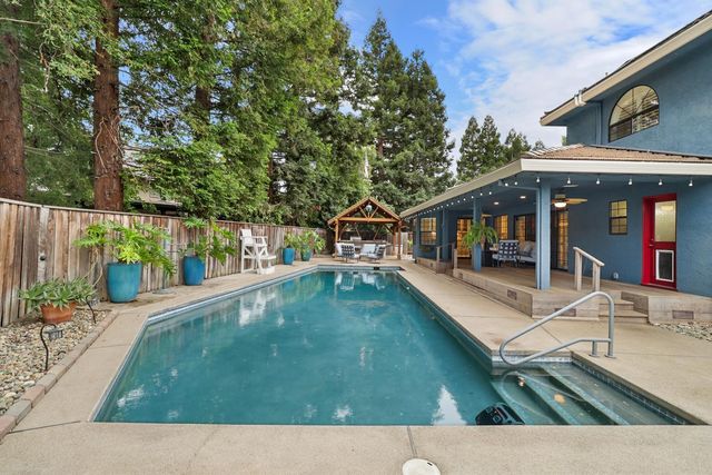 9411 Leal Ct, Elk Grove, CA 95758