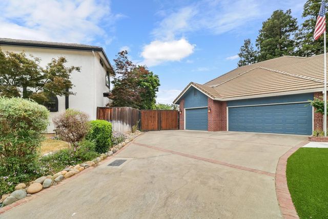 9411 Leal Ct, Elk Grove, CA 95758