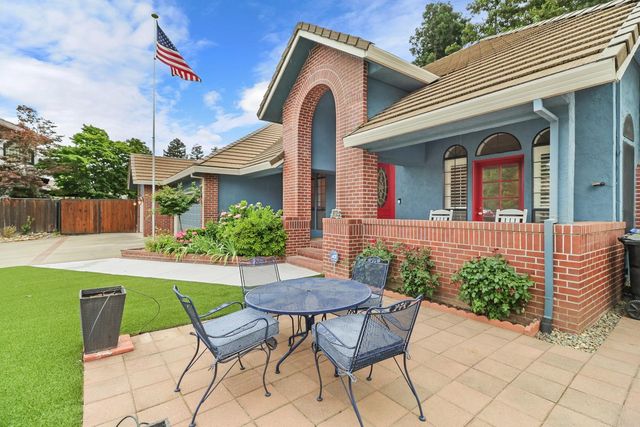 9411 Leal Ct, Elk Grove, CA 95758